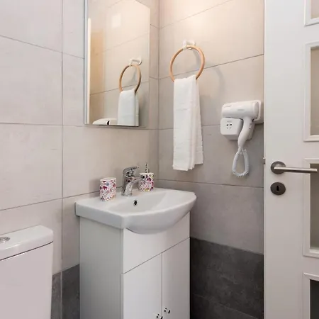 Iliopetra Corfu With Access To Shared Pool בית נופש