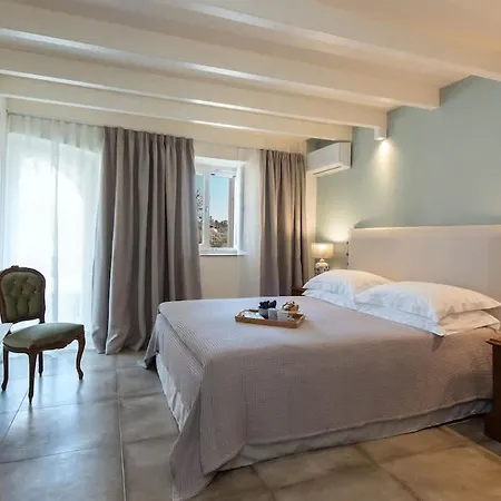 Iliopetra Corfu With Access To Shared Pool Feriehus