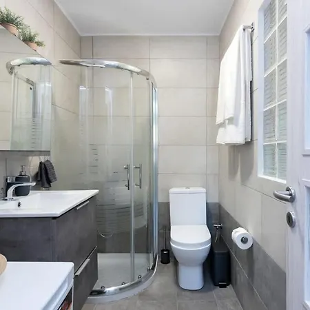 Iliopetra Corfu With Access To Shared Pool *